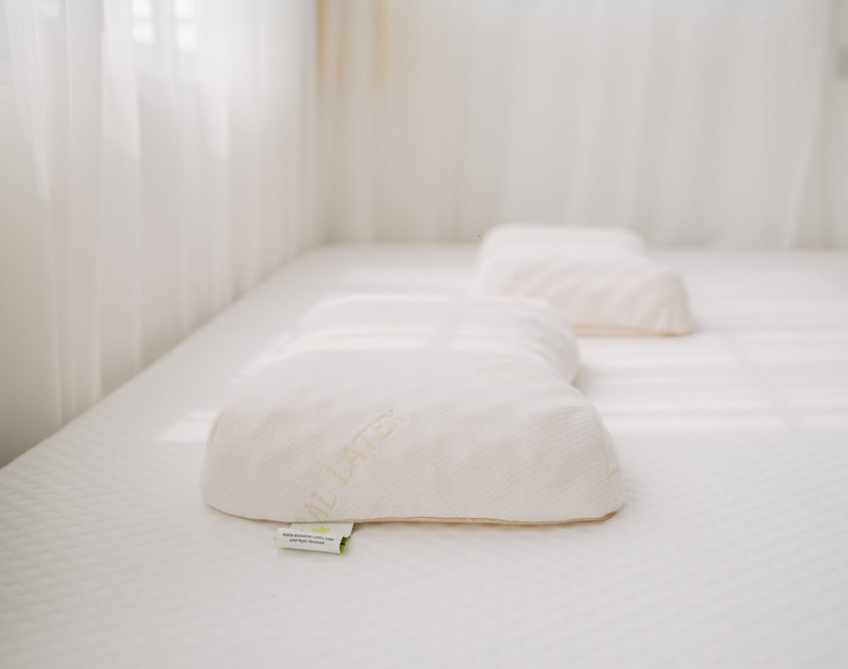 orthopedic pillow for neck and shoulder pain
